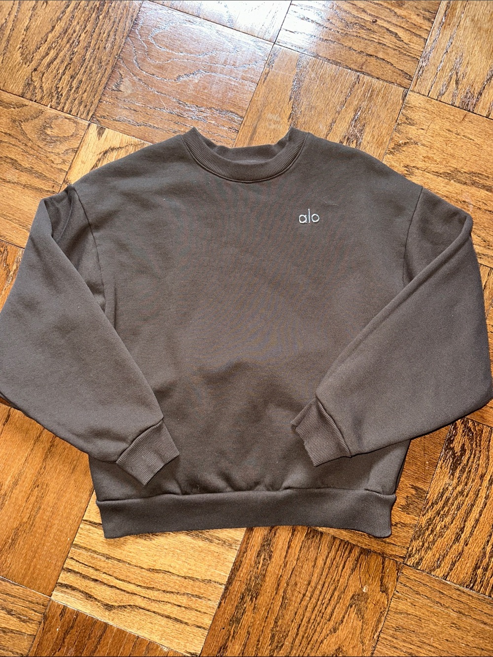 ALO Yoga Crewneck Sweatshirt and wide leg sweatpant in espresso Brown